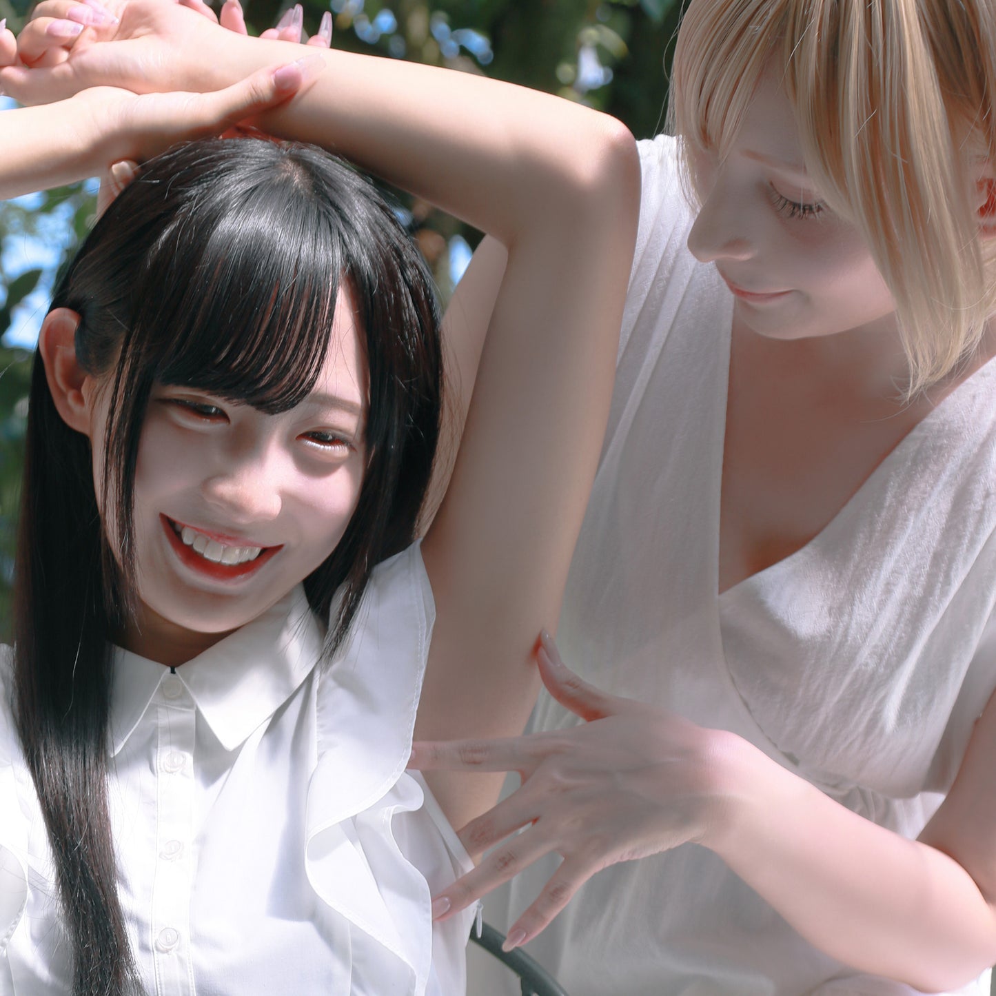 【動画付き】くろはwith髙橋七瀬『くすぐり美女の宴』